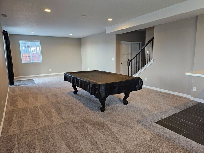 Building Photo - Beautiful 5 Bedroom, 3.5 Bath, 4 Car Garag...