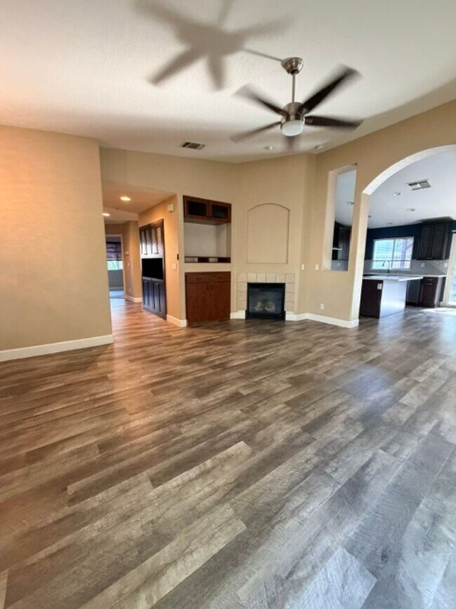 Building Photo - Beautifully Remodeled 4 Bedroom, 2 Bath Home in Desirable Elk Grove Neighborhood