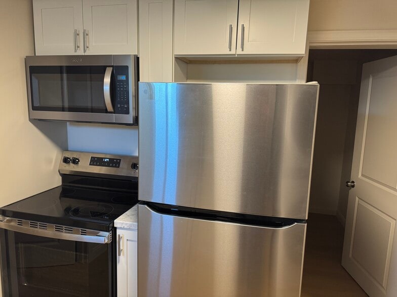 Building Photo - 418 N Broadway St