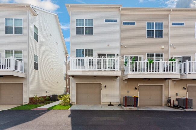 Building Photo - 7113 Rowlock Aly