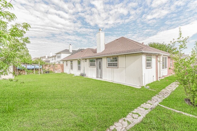 Building Photo - 13735 Branford Greens Dr