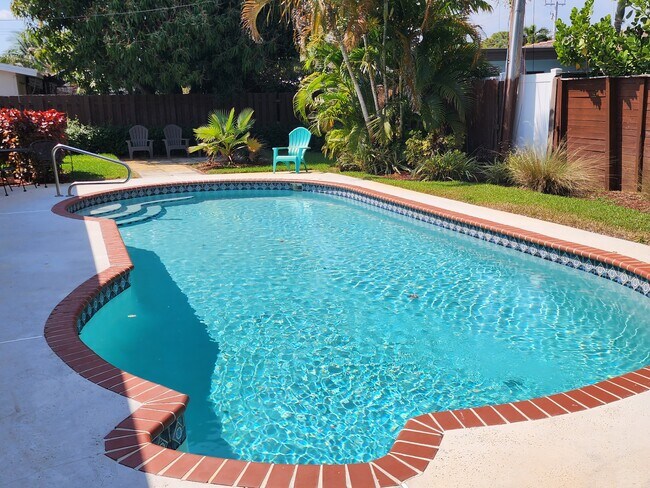 Building Photo - 2731 NE 53rd St