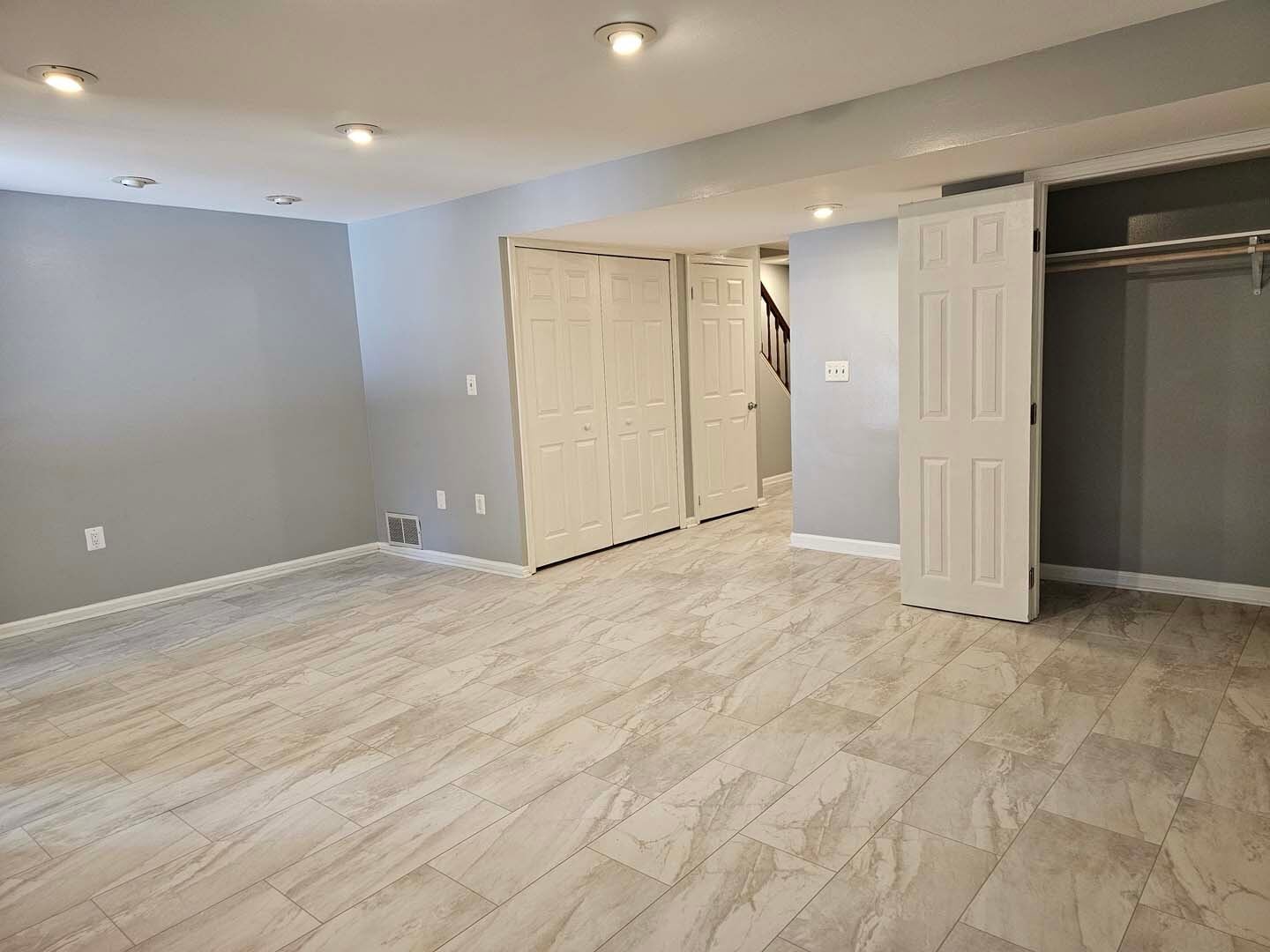 Basement rec room - 323 Felsted Ct