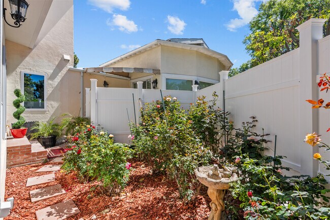 Building Photo - 17812 Parthenia St