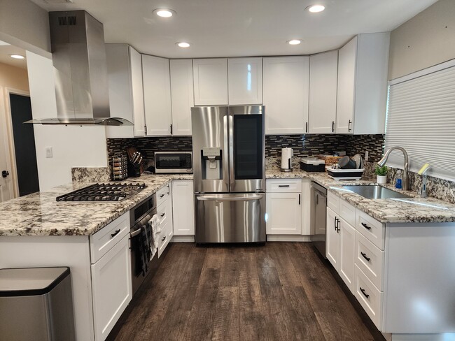 Building Photo - 8956 Salmon Falls Dr