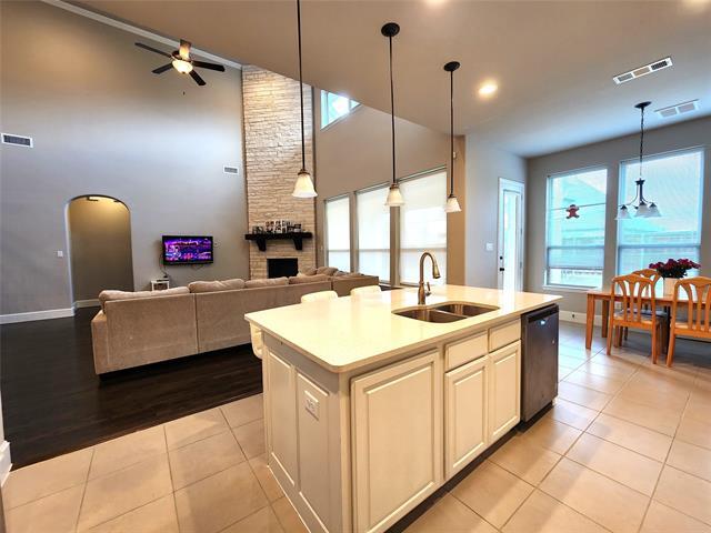 Building Photo - 7163 Split Rein Rd