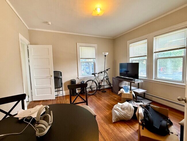 Building Photo - 14 Craigie St