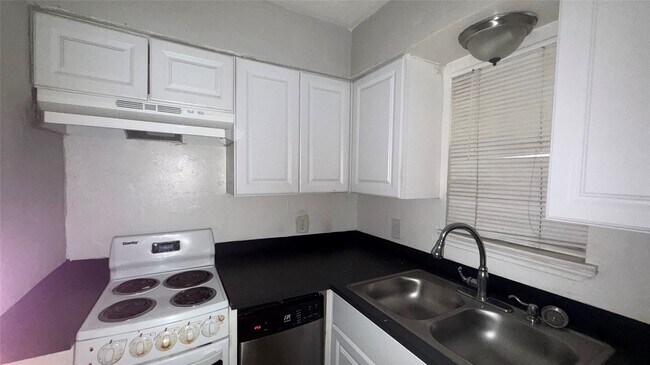 Building Photo - 710 Colquitt St
