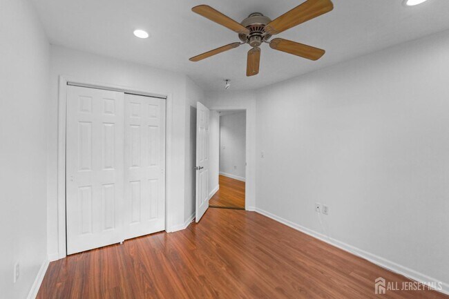 Building Photo - 13 Jill Ct