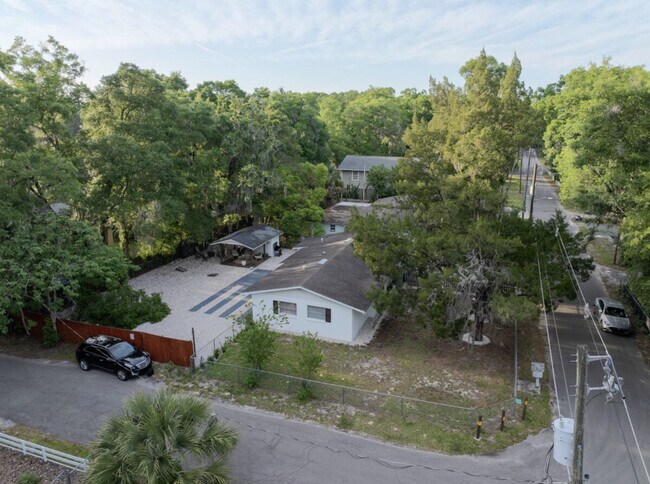 Building Photo - 3204 NW 10th St