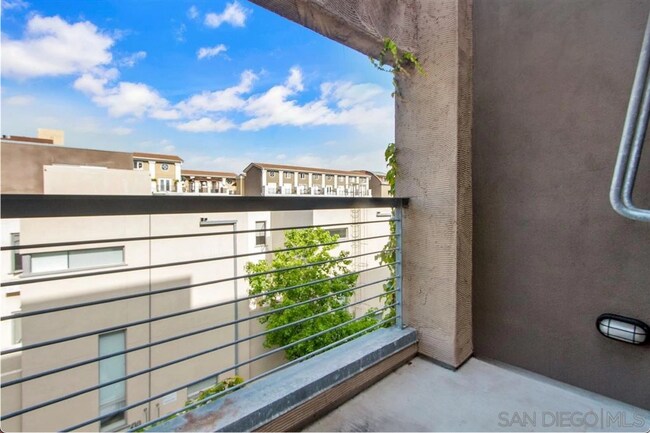 Building Photo - Live in the Heart of Little Italy! 2BD/2BA Modern Condo!