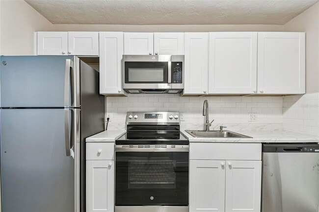 Building Photo - 337 4th St W