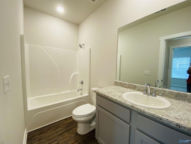 Building Photo - 408 Edgebrook Dr