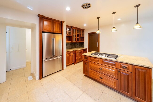 Building Photo - Luxurious Portland Heights home tucked away on a private street on nearly half an acre.