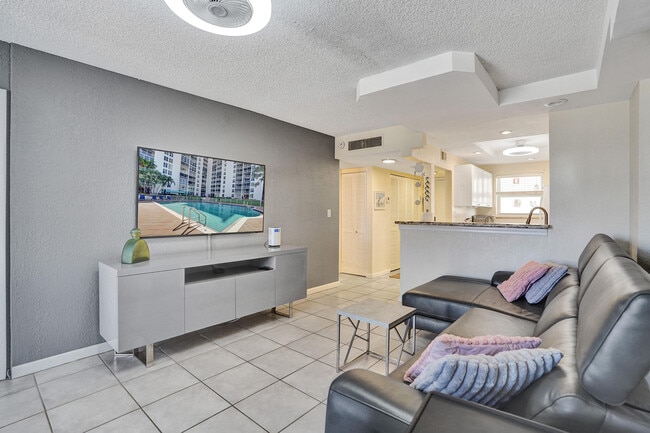 Building Photo - 1391 S Ocean Blvd