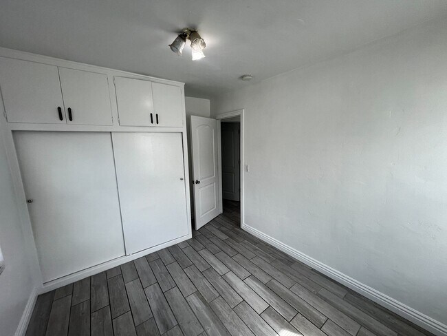 Building Photo - ANDERSON 14101 1/2