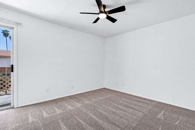 Building Photo - 3840 N 43rd Ave