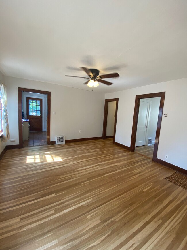 Building Photo - 335 E Elizabeth St