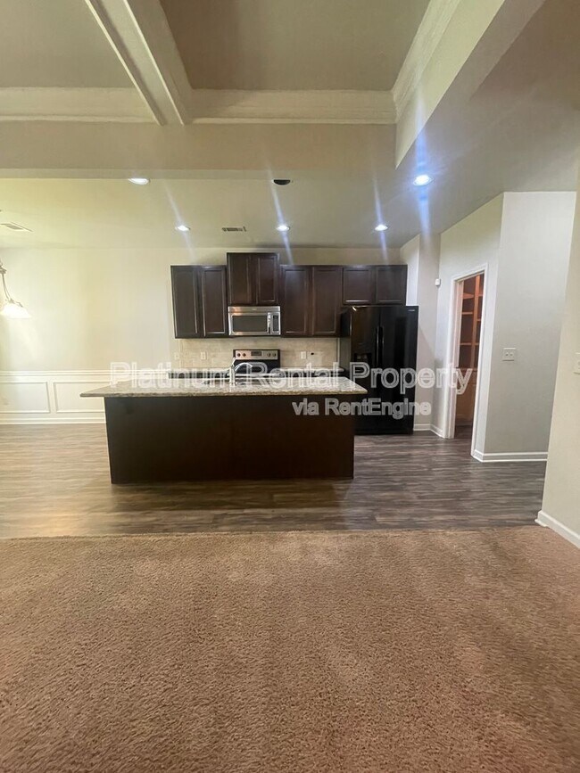 Building Photo - 7350 Silk Tree Pt