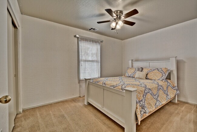 Building Photo - 17243 W Tara Ln