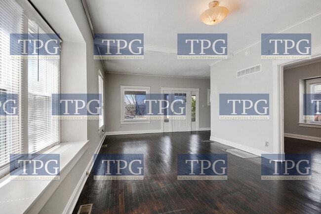Building Photo - 573 S Crescent Ave