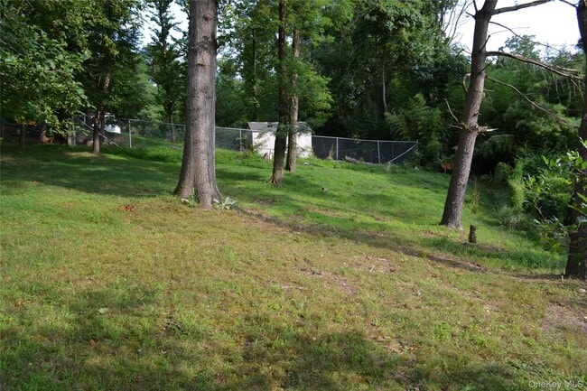 Building Photo - 31 Pond View Dr