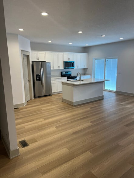 Building Photo - 420 Stewart Ct