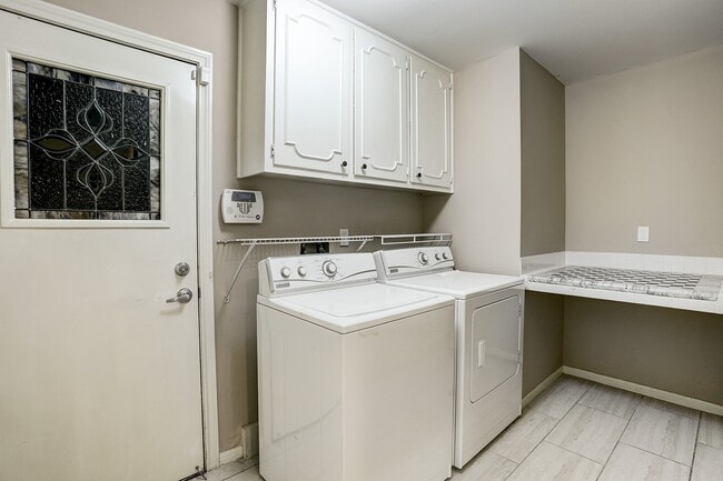 Building Photo - 15010 Kimberley Ct