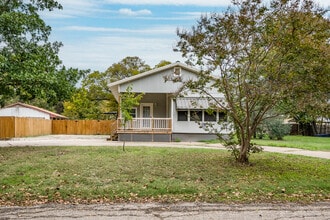 Building Photo - 112 Queenswood Dr