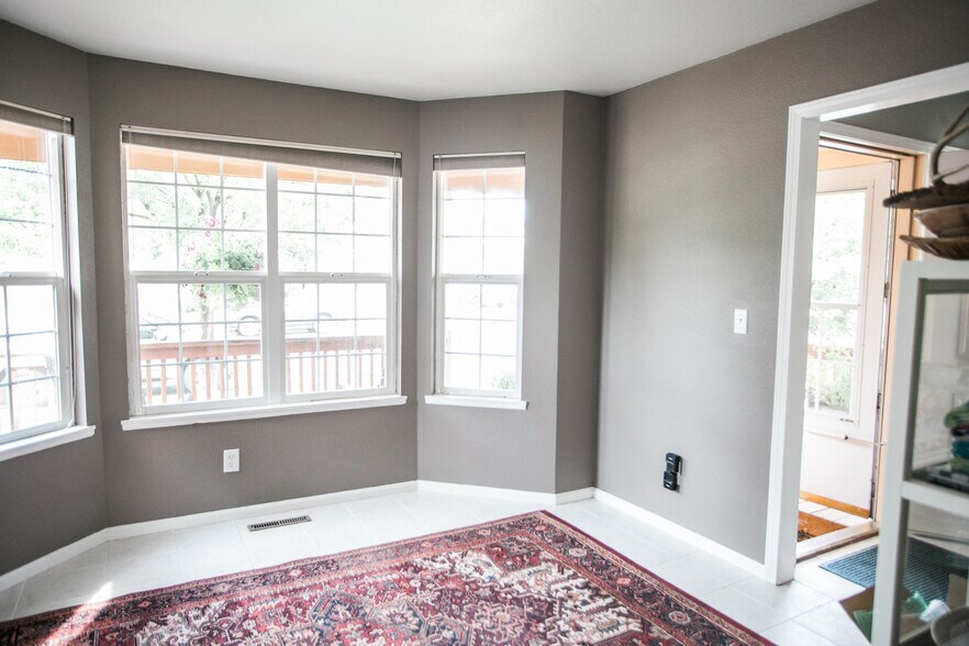 Building Photo - 2908 Des Moines Dr