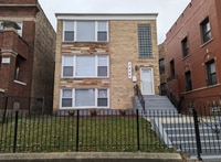 Building Photo - Spacious 3BR Unit in Quiet South Side Buil...