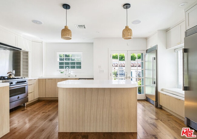 Building Photo - 3472 Rowena Ave