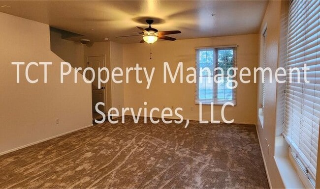 Building Photo - Beautiful 3 Bedroom Townhome Gated Gilbert Community!