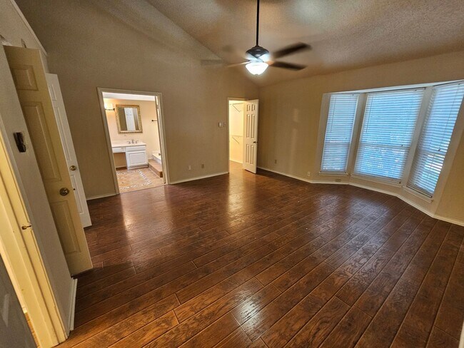 Building Photo - 2 story condo with garage