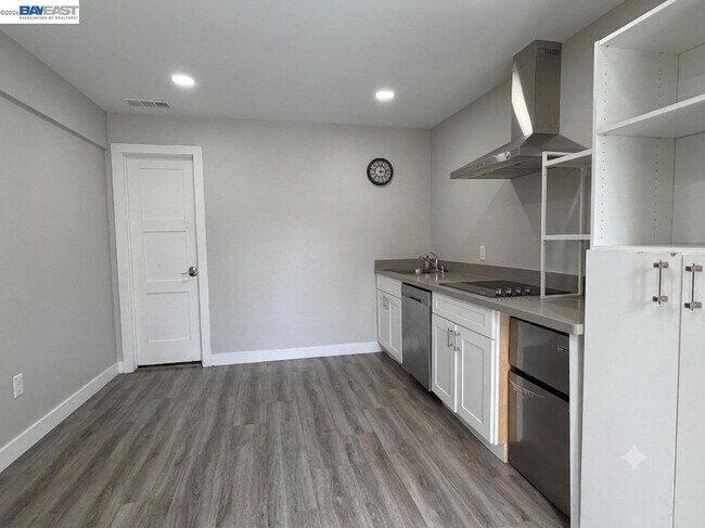 Building Photo - 40143 Spady St