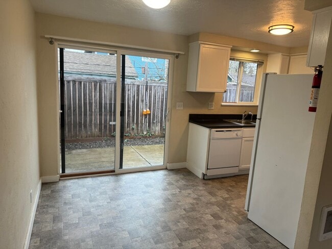 Building Photo - 41 N Lawrence St