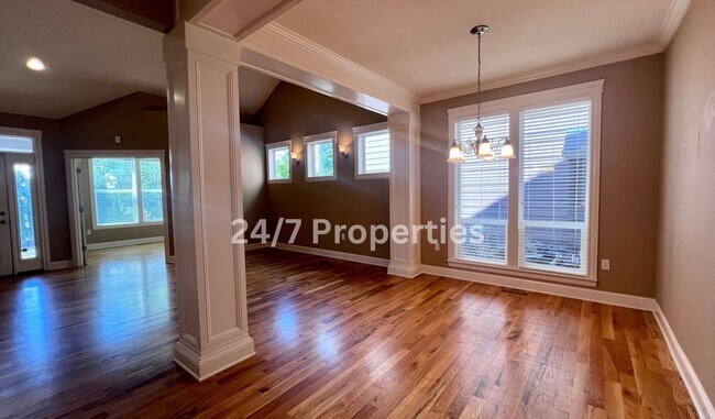 Building Photo - Large 4BD I 2.5BA Home - West Linn!