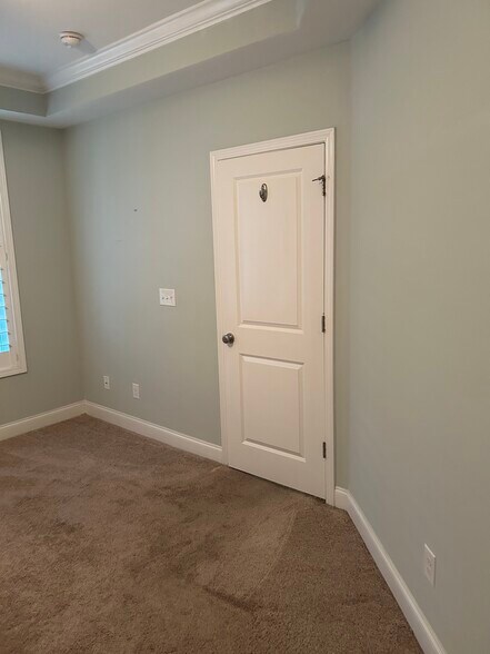 Building Photo - 3380 Eastman Dr