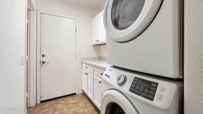 Building Photo - 15690 W Earll Dr