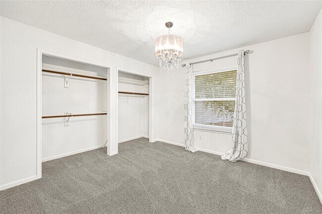 Building Photo - 1273 El Camino Village Dr