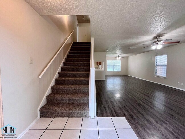 Building Photo - 8143 Chestnut Manor Dr