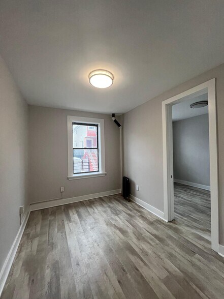 Building Photo - 412 54th St