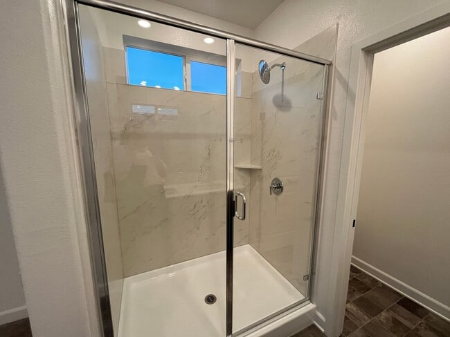 Building Photo - Welcome to modern living in the sought-after Rancho Peñasquitos neighborhood!