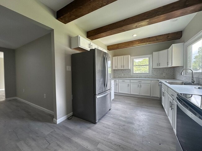 Building Photo - 607 New River Dr