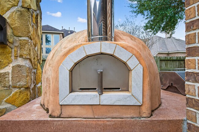 Building Photo - 16811 Kilgarth Dr