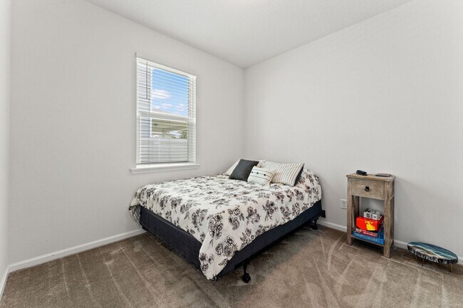 Building Photo - Serenity in Green Cove Springs!