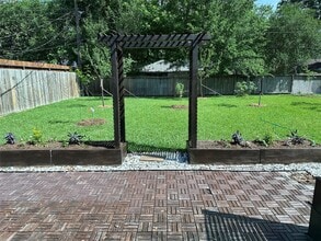 Building Photo - 6026 Clarewood Dr