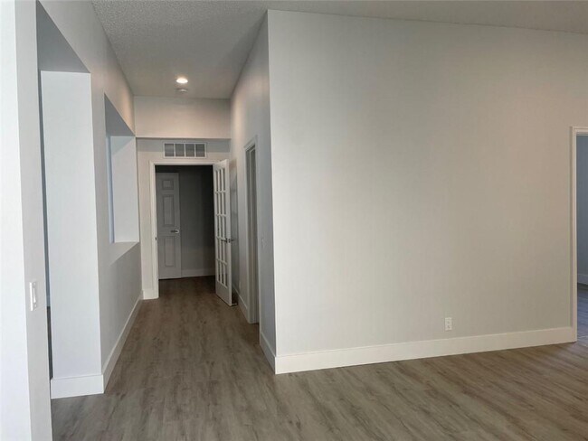 Building Photo - 4293 Laurel Ridge Cir