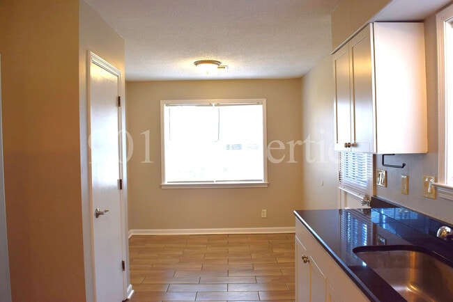 Building Photo - 5245 Braidwood Cove
