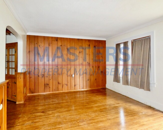 Building Photo - Spacious 3 bed 2 bath House